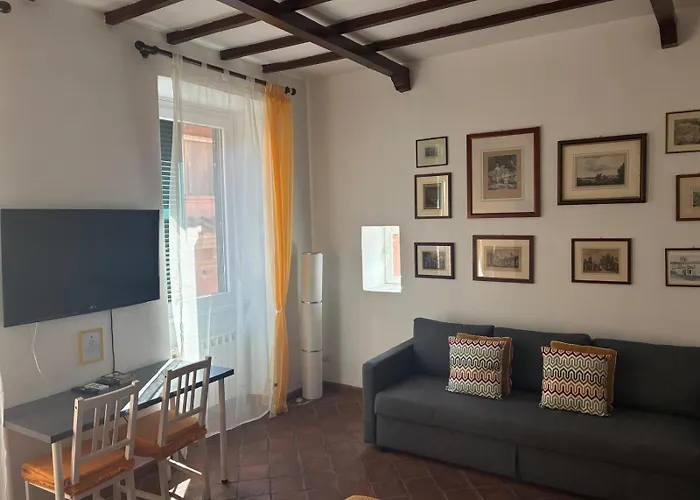 The Yellow Nest In Trastevere *