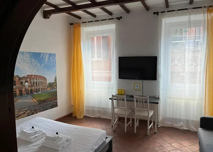 The Yellow Nest In Trastevere Róma