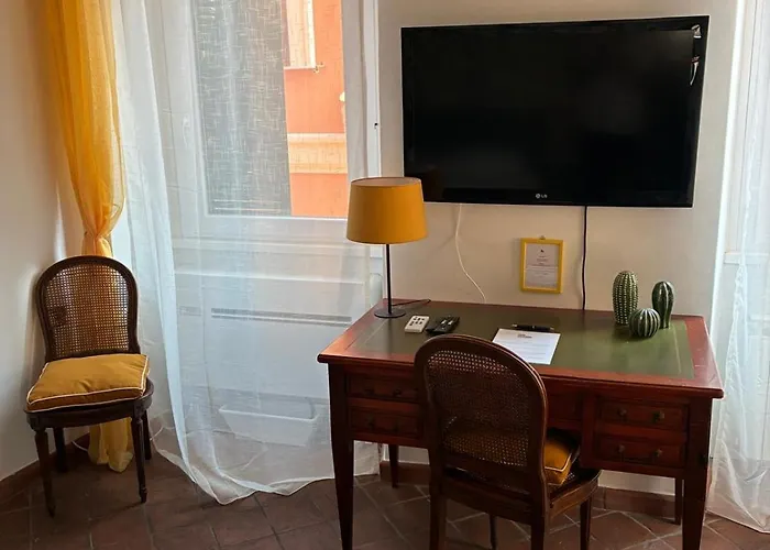 Daire The Yellow Nest In Trastevere Roma