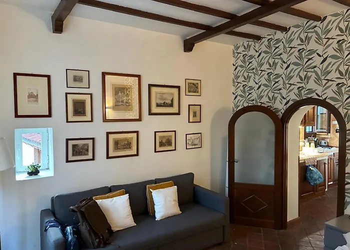 The Yellow Nest In Trastevere * Roma
