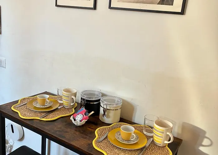 The Yellow Nest In Trastevere * Roma